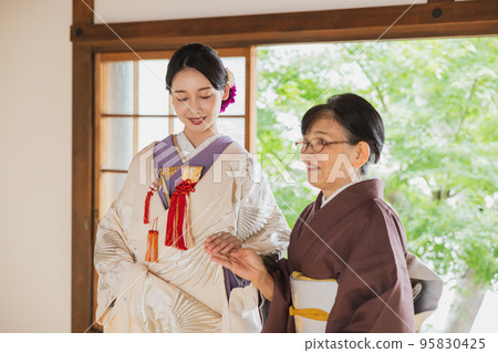 Shiromuku新娘和看守人 95830425