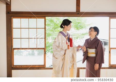 Shiromuku新娘和看守人 95830430