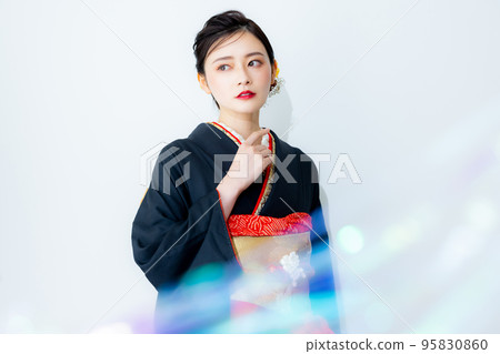 黑色長袖和服的女人 黑色長袖和服的女人 95830860