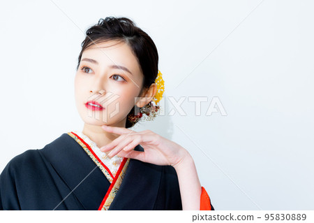 黑色長袖和服的女人 黑色長袖和服的女人 95830889