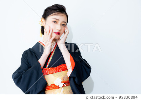 黑色長袖和服的女人 黑色長袖和服的女人 95830894