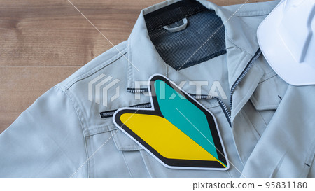 Beginner's mark｜Work clothes and helmet 95831180