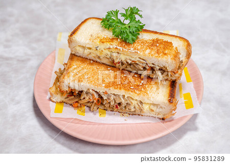 Kinpira burdock hot sandwich 95831289