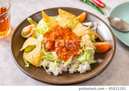 沖繩塔可飯 95831291