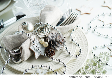 聖誕餐桌佈置 聖誕餐桌佈置 95831948