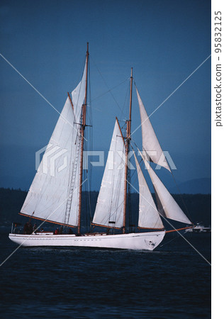 Big sailing ship 95832125