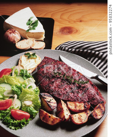 Stake with fired potatto 95832274