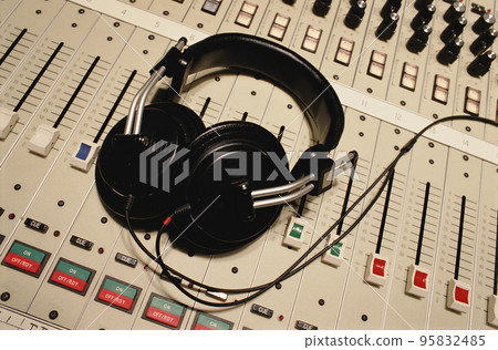 Sound mixing console with headphones 95832485