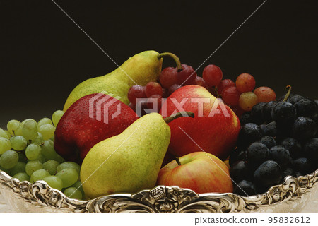 fresh fruits 95832612