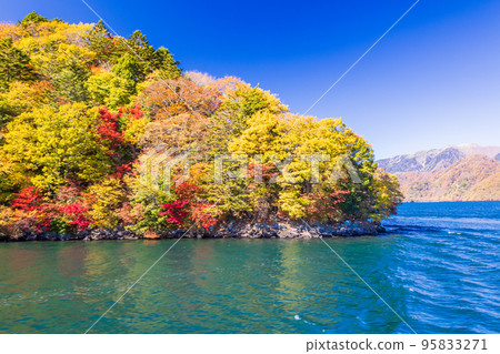 (栃木縣)奧日光中禪寺湖遊船觀賞紅葉 (栃木縣)奧日光中禪寺湖遊船觀賞紅葉 95833271