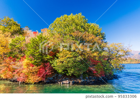 （栃木縣）奧日光中禪寺湖遊船觀賞紅葉 95833306