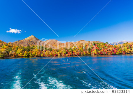 （栃木縣）奧日光中禪寺湖遊船觀賞紅葉 95833314