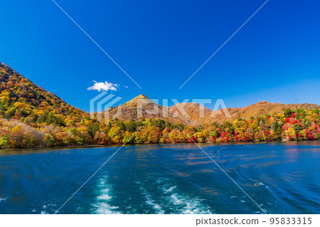 （栃木縣）奧日光中禪寺湖遊船觀賞紅葉 95833315