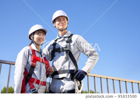 Worker wearing full harness Work at height Construction site Image Worker wearing full harness Work at height Construction site Image 95833500