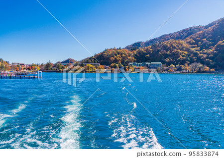 (Tochigi Prefecture) Autumn leaves on the lakeside seen from the Oku-Nikko/Lake Chuzenji pleasure boat (Tochigi Prefecture) Autumn leaves on the lakeside seen from the Oku-Nikko/Lake Chuzenji pleasure boat 95833874