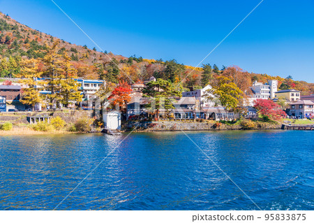(Tochigi Prefecture) Autumn leaves on the lakeside seen from the Oku-Nikko/Lake Chuzenji pleasure boat (Tochigi Prefecture) Autumn leaves on the lakeside seen from the Oku-Nikko/Lake Chuzenji pleasure boat 95833875
