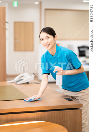 Cleaning staff (young woman, wiping) Cleaning staff (young woman, wiping) 95834782