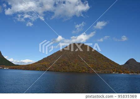 Autumn leaves of Haruna Fuji and Lake Haruna 95835369