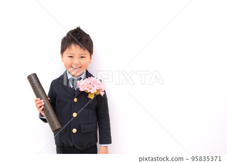 Japanese boy with a nursery school graduation certificate 95835371