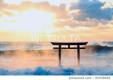 Sunrise on the Oarai coast Sunrise on the Oarai coast 95836688