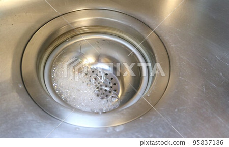 Cleaning the drain, sink, housework, stainless steel 95837186