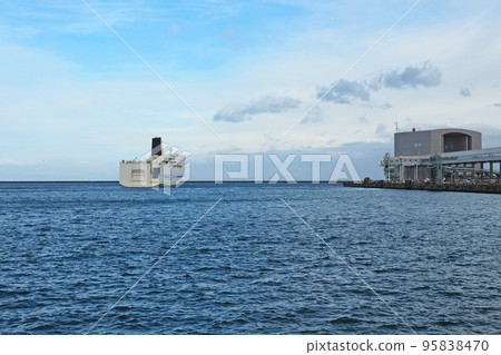 "Soleiyu" arriving at Otaru Port "Soleiyu" arriving at Otaru Port 95838470
