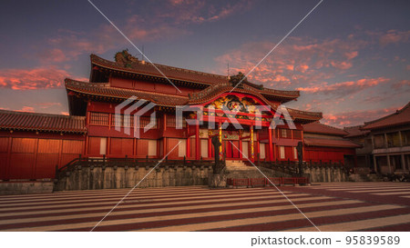 沖繩夕陽首里城 95839589