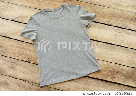 Blank grey t-shirt on wooden background top view 95839823