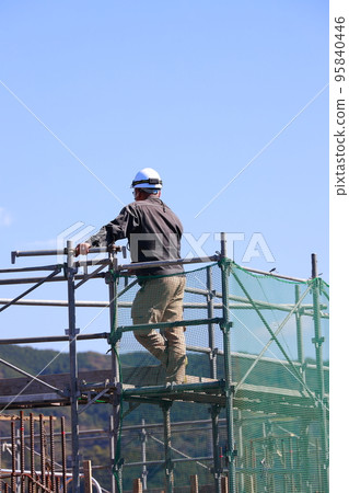 Construction site supervision 95840446
