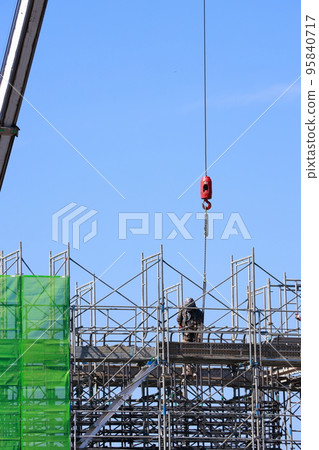 Crane hanging work 95840717