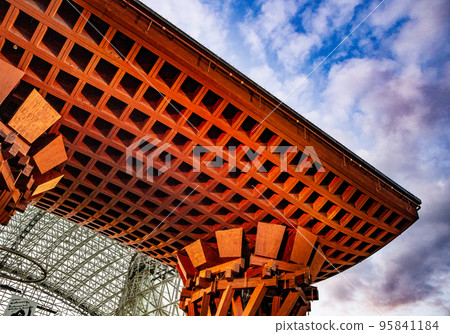 Kanazawa: Drum Gate 95841184