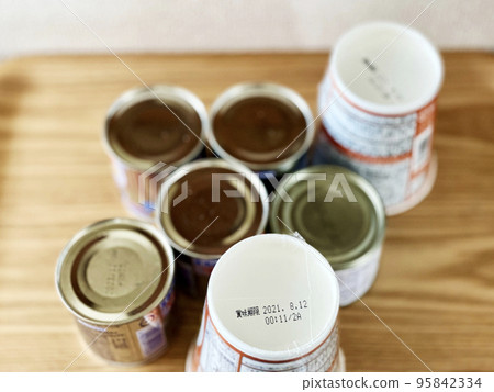 A lot of canned food and cup noodles _ bird's-eye view 95842334