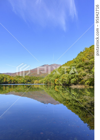 Lake Choro and Zao in early autumn 95842716
