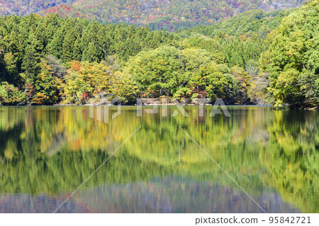 Lake Choro and Zao in early autumn Lake Choro and Zao in early autumn 95842721