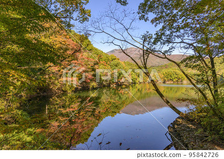 Lake Choro and Zao in early autumn Lake Choro and Zao in early autumn 95842726