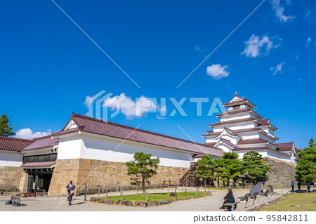 Tsurugajo castle tower, Minamibashiri Nagaya, symbol of Aizuwakamatsu city, red tile roof, castle ruins park 95842811