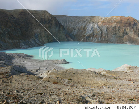 群馬縣吾妻郡草津町草津白根山，經常觀測的火山，湯釜的成層火山，攝於 2007 年 10 月 95843807