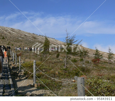 群馬縣吾妻郡草津町草津白根山,經常觀測的火山,湯釜的成層火山,攝於 2007 年 10 月 群馬縣吾妻郡草津町草津白根山,經常觀測的火山,湯釜的成層火山,攝於 2007 年 10 月 95843911