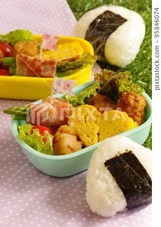 Handmade bento for excursions and excursions Handmade bento for excursions and excursions 95846074