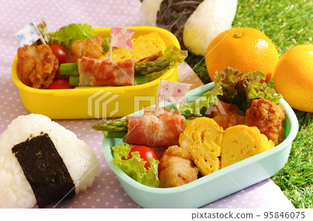 Handmade bento for excursions and excursions Handmade bento for excursions and excursions 95846075