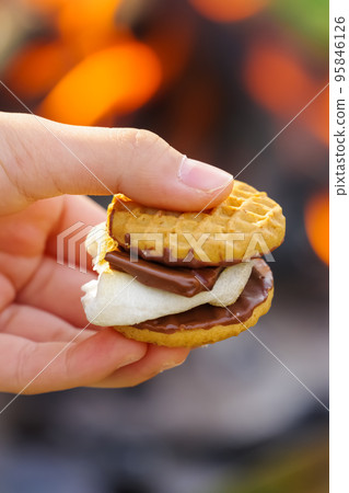 S'mores made from a camp fire S'mores made from a camp fire 95846126