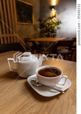 White porcelain tea cup and teapot White porcelain tea cup and teapot 95846332