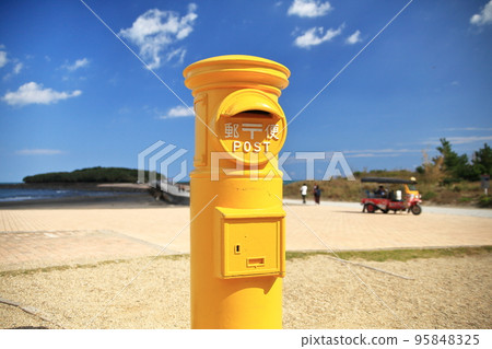 Happy yellow mailbox in Aoshima 95848325