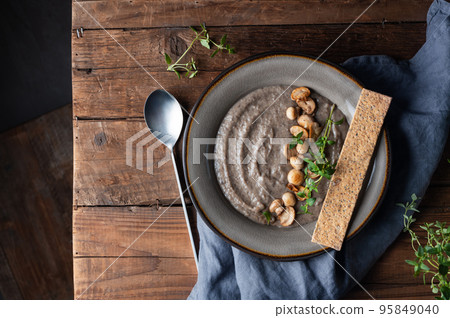 Healthy mushroom soup with crackers Healthy mushroom soup with crackers 95849040