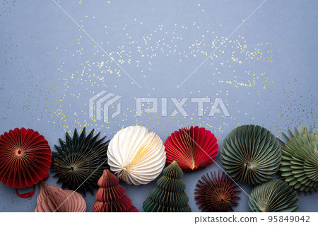 Trendy paper Christmas tree baubles Trendy paper Christmas tree baubles 95849042