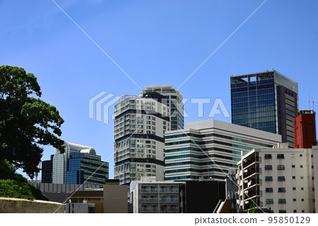 The townscape of Yokohama Portside where buildings of various designs are lined up The townscape of Yokohama Portside where buildings of various designs are lined up 95850129