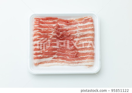 pork belly in food tray 95851122
