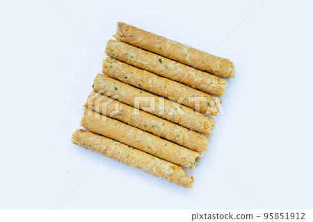 Crispy egg rolls with seaweed Crispy egg rolls with seaweed 95851912