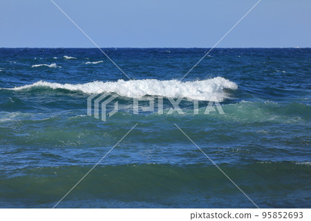 美麗大海的涼爽海浪 美麗大海的涼爽海浪 95852693