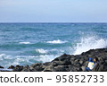 A couple of children watching the cool waves of the beautiful sea 95852733